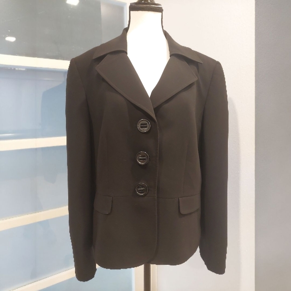 Tahari arthur Jackets & Blazers - Black Tailored Blazer with Notched Lapel